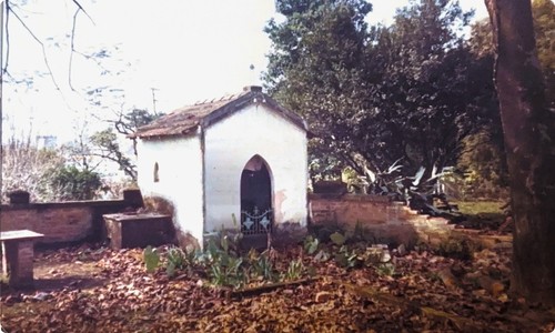 1987 - A capela ganha forma